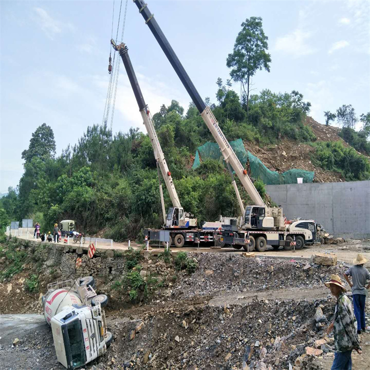 大英汽车掉沟里叫吊车救援要多少钱