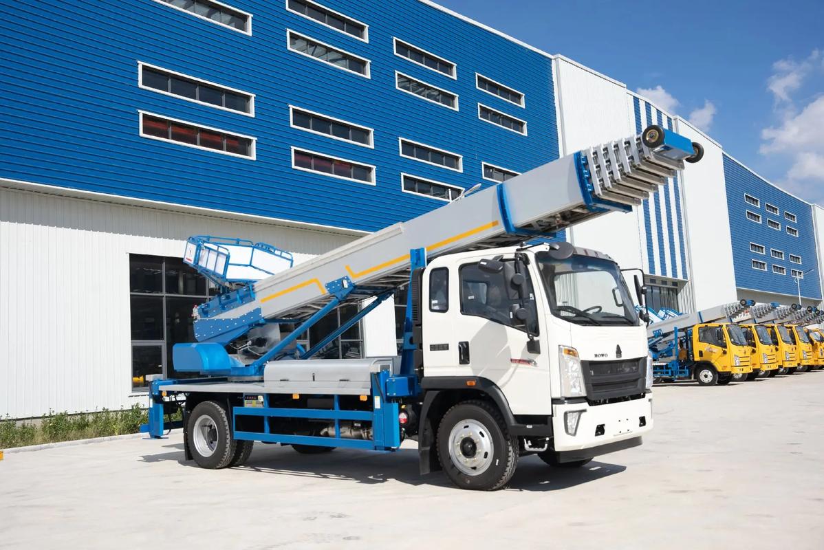 大英出租云梯车高空作业车 建筑垃圾搬运