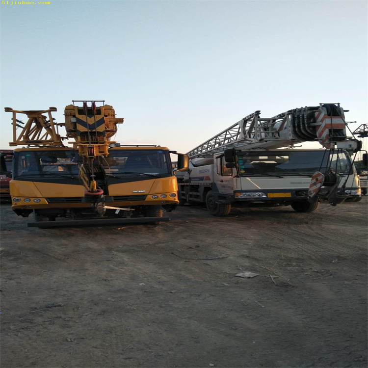 大英吊车吊挖机正确办法